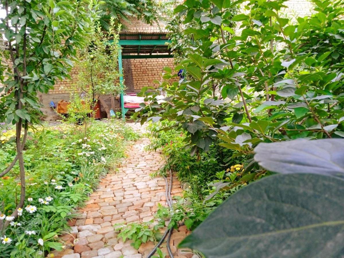 Be My Guest Hotel Osh Exterior foto