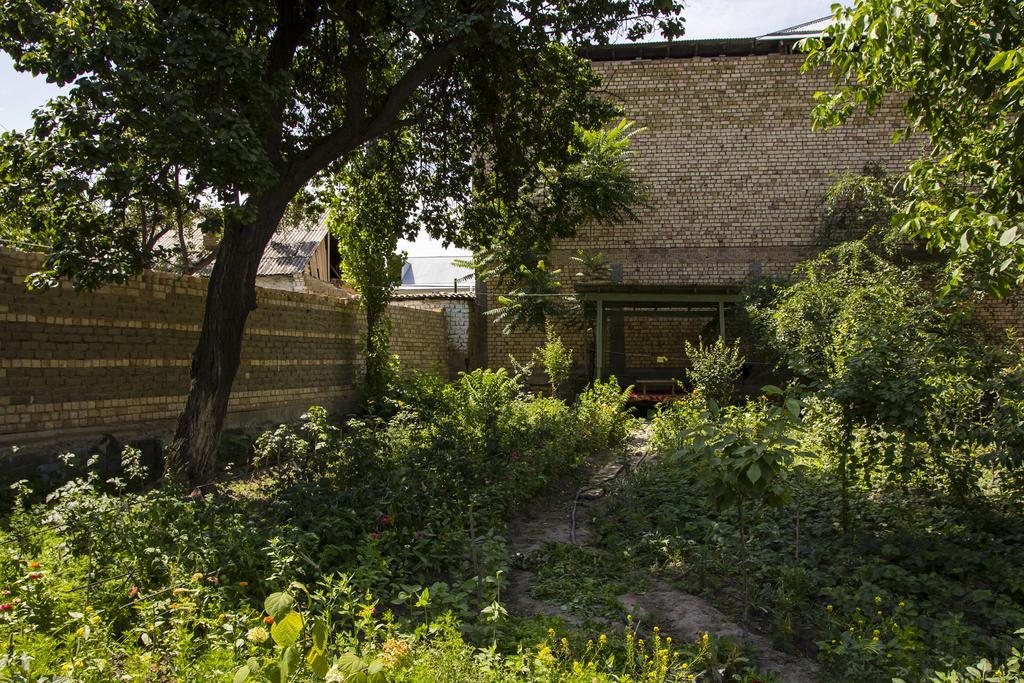 Be My Guest Hotel Osh Exterior foto